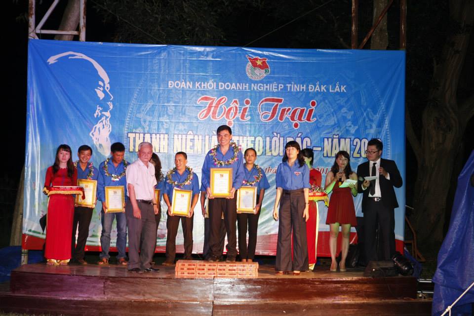 Tuyên dương 11 thanh niên tiêu biểu trong học tập và làm theo tấm gương đạo đức Hồ Chí Minh